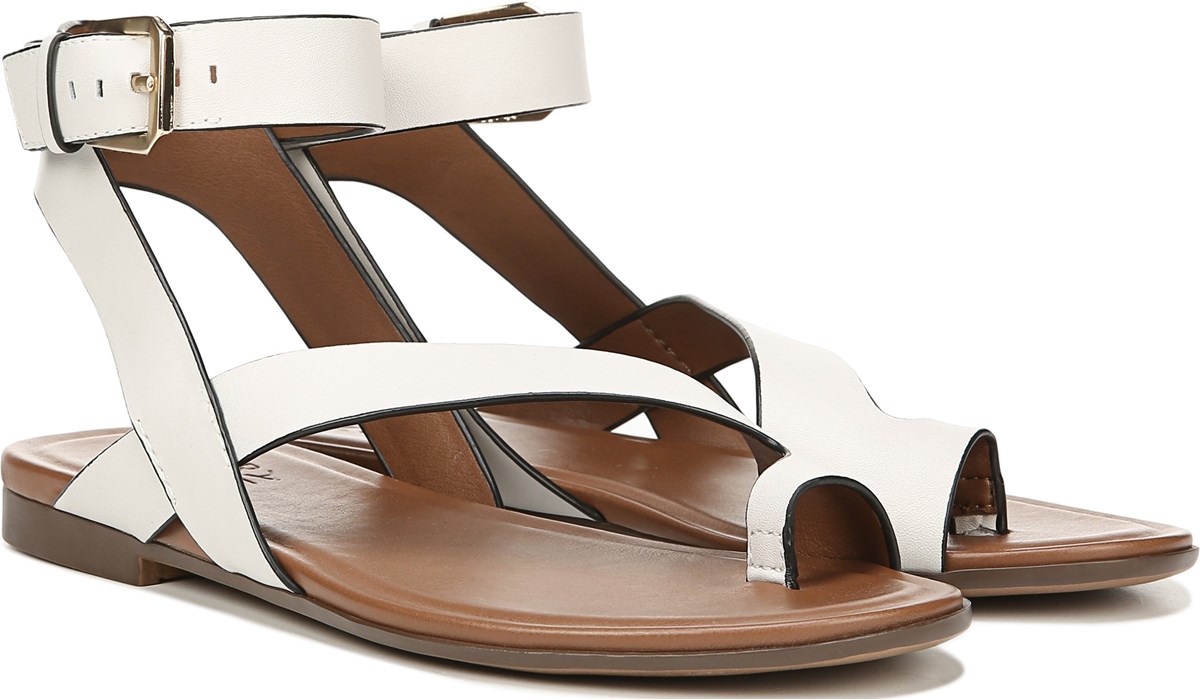 Naturalizer Tally in Black Leather Sandals