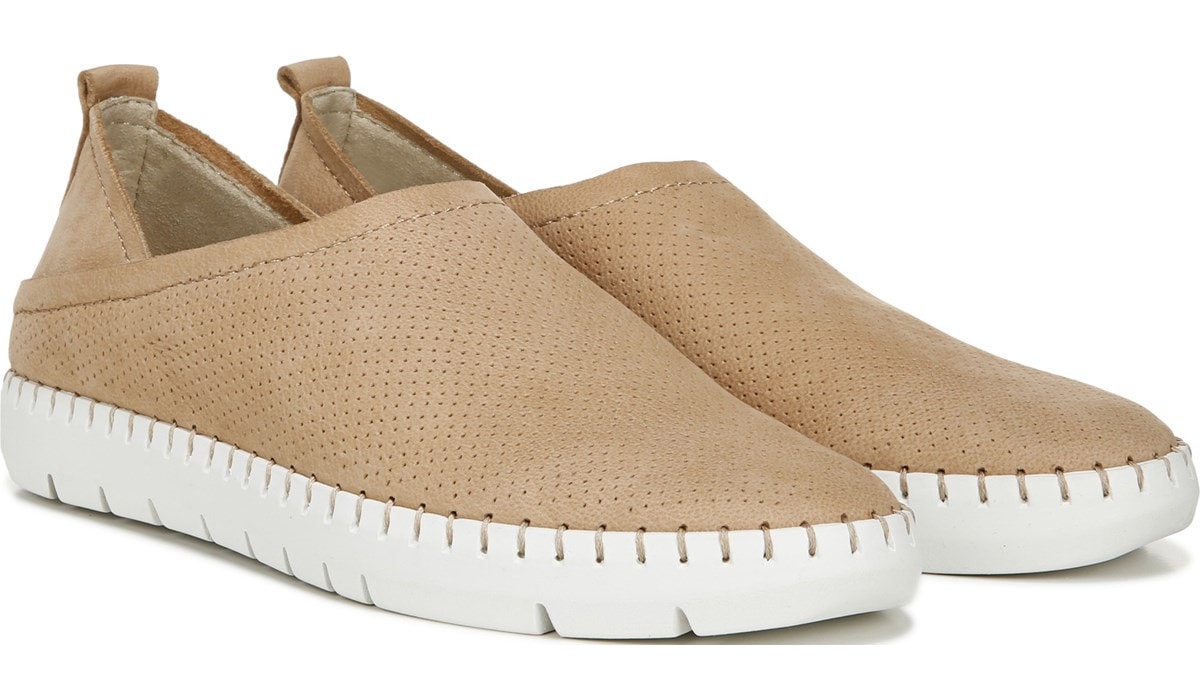 naturalizer slip on tennis shoes