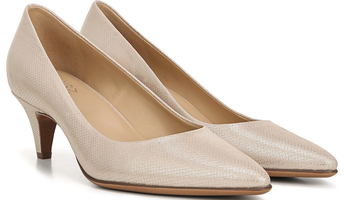 naturalizer beige pumps