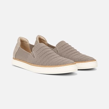 naturalizer slip on shoes