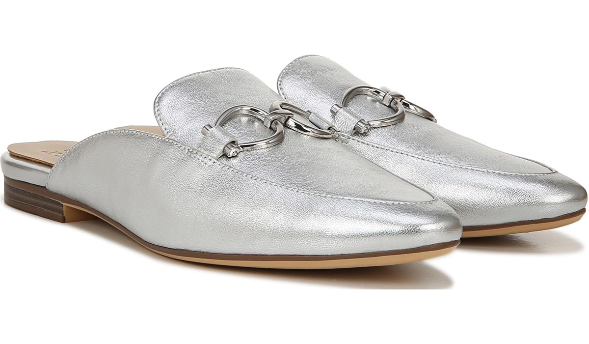 naturalizer silver shoes