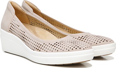 sam slip on sneaker naturalizer