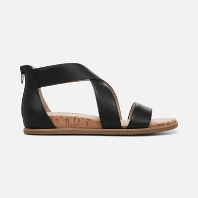 Naturalizer black best sale flat sandals